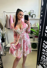 Kép betöltése a galériamegjelenítőbe: 1077 HANNA virágos hidegselyem ruha
