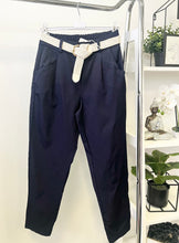 Kép betöltése a galériamegjelenítőbe: 0540 DORY fényes nadrág
