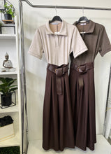 Kép betöltése a galériamegjelenítőbe: 5811 ZENNA rövid ujjú ruha vászon szoknyával, övvel
