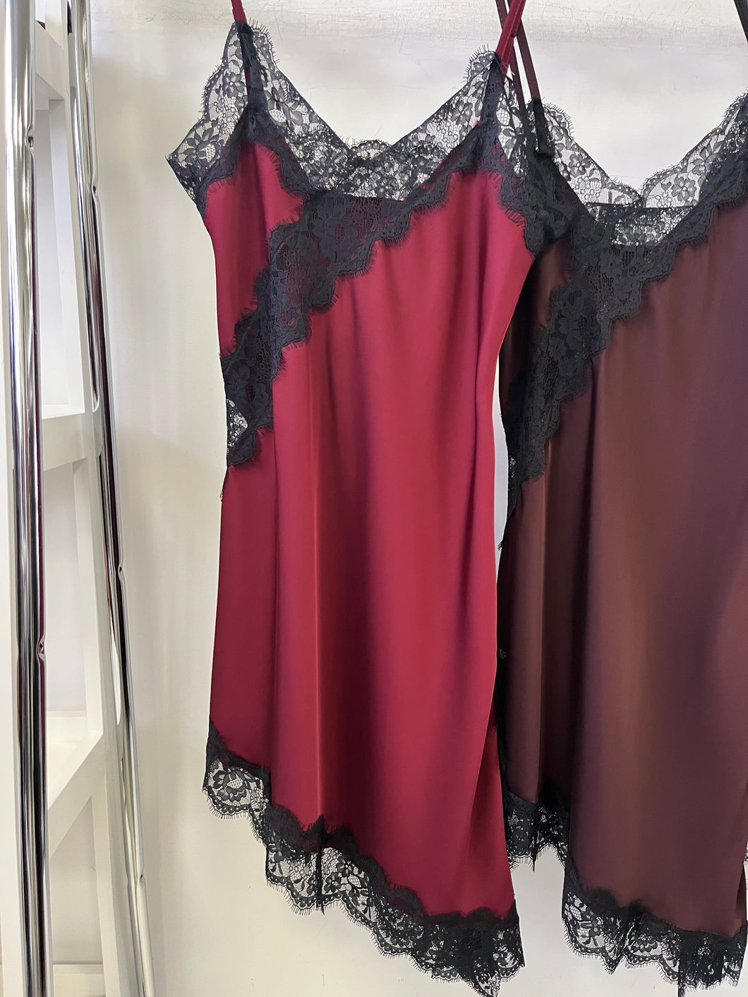 4779 ALEXA csipkés szatén ruha