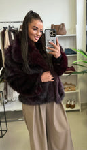 Kép betöltése a galériamegjelenítőbe: 9678 KENDRA műszőrme bunda
