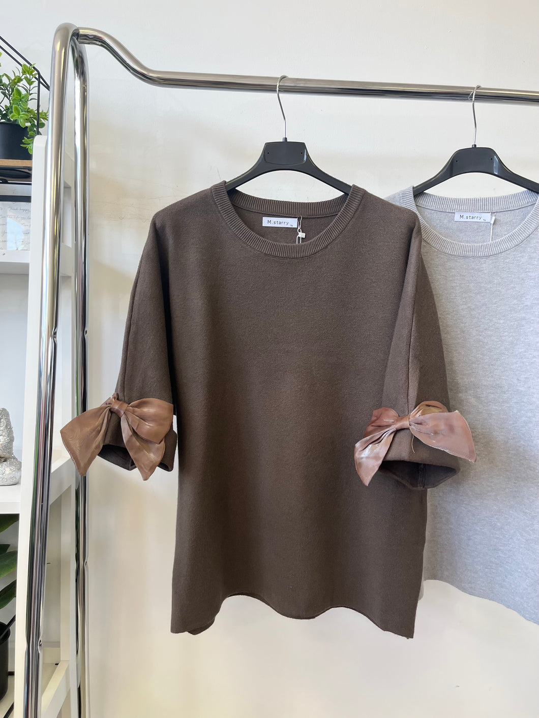 C538 LILIANA rövd ujjú pulóver organza masnival