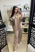 Kép betöltése a galériamegjelenítőbe: 6338-1052 LISSA szett virág dísszel
