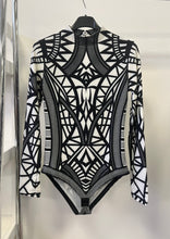 Kép betöltése a galériamegjelenítőbe: 20604 BETTY strasszos mintás body
