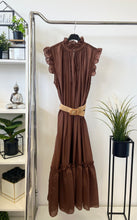 Kép betöltése a galériamegjelenítőbe: 4396 ABBY fodros műselyem ruha övvel
