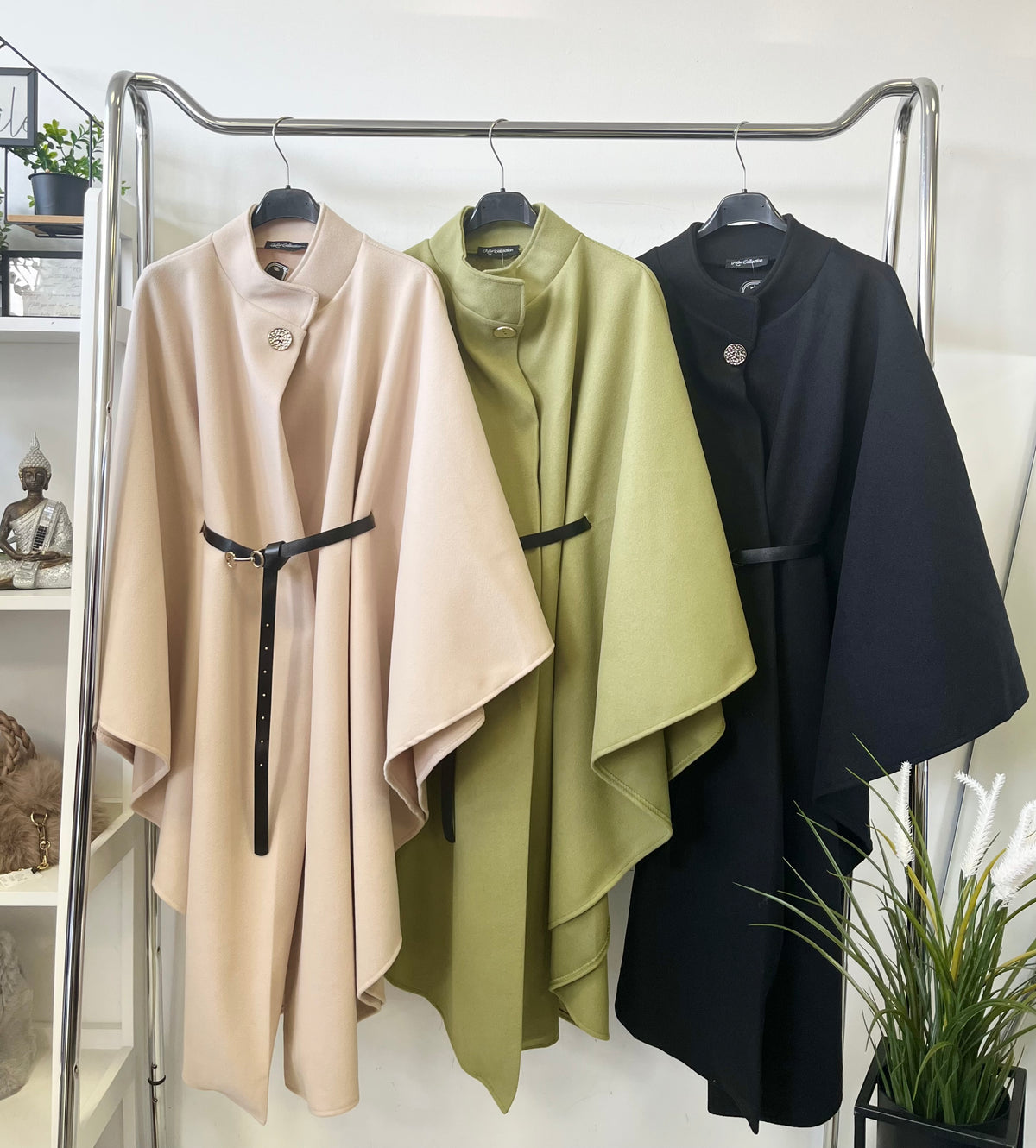 26388 AMORA elegáns hosszú poncsó övvel