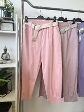 Kép betöltése a galériamegjelenítőbe: 52125 STACY öves nadrág
