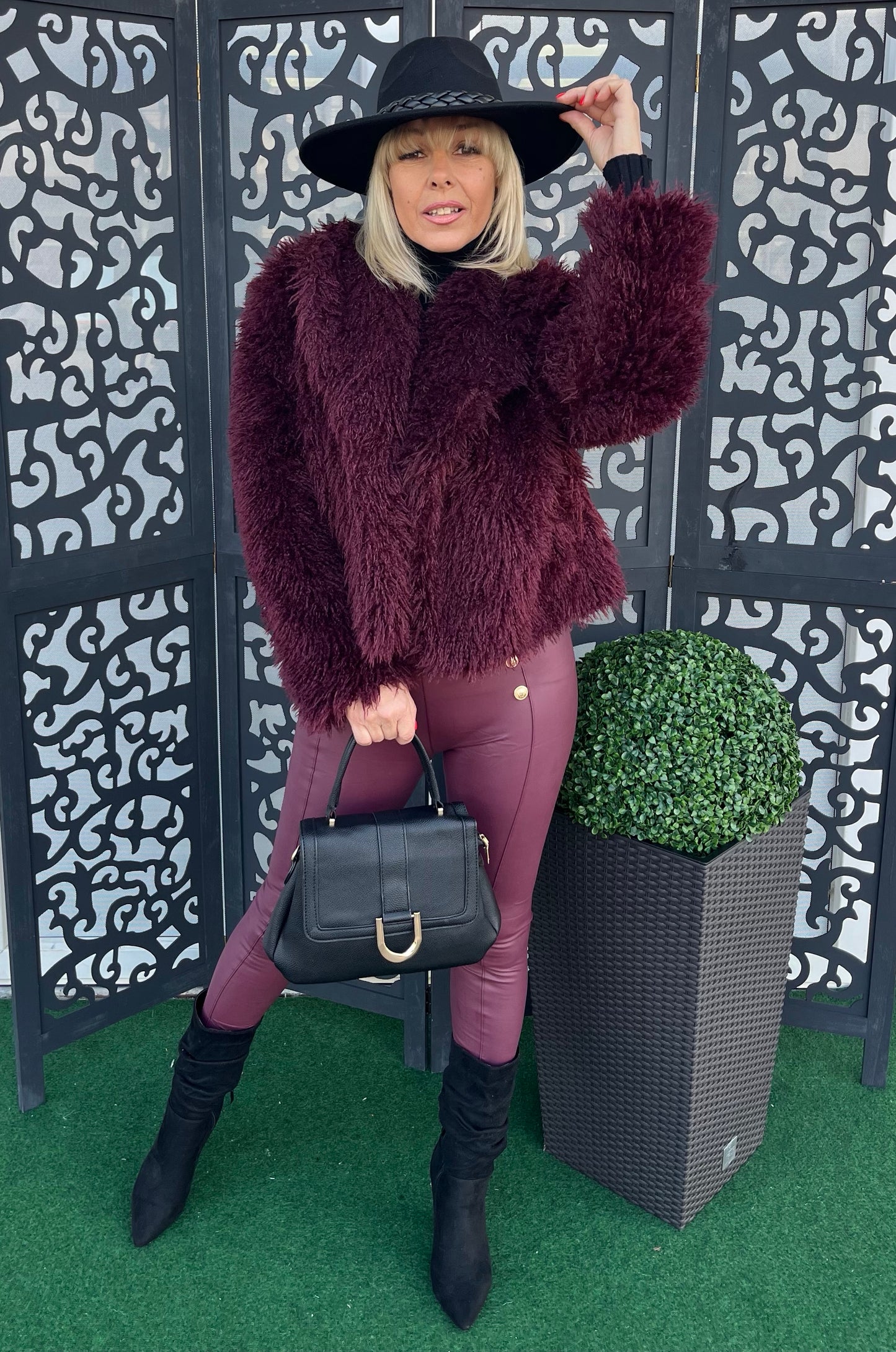 3255 Gombos műbőr leggings