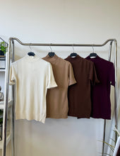 Kép betöltése a galériamegjelenítőbe: 026 BASIC rövid ujjú félgarbó
