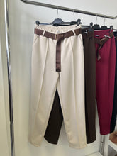 Kép betöltése a galériamegjelenítőbe: 7438 AYSHA egyenes szárú öves nadrág
