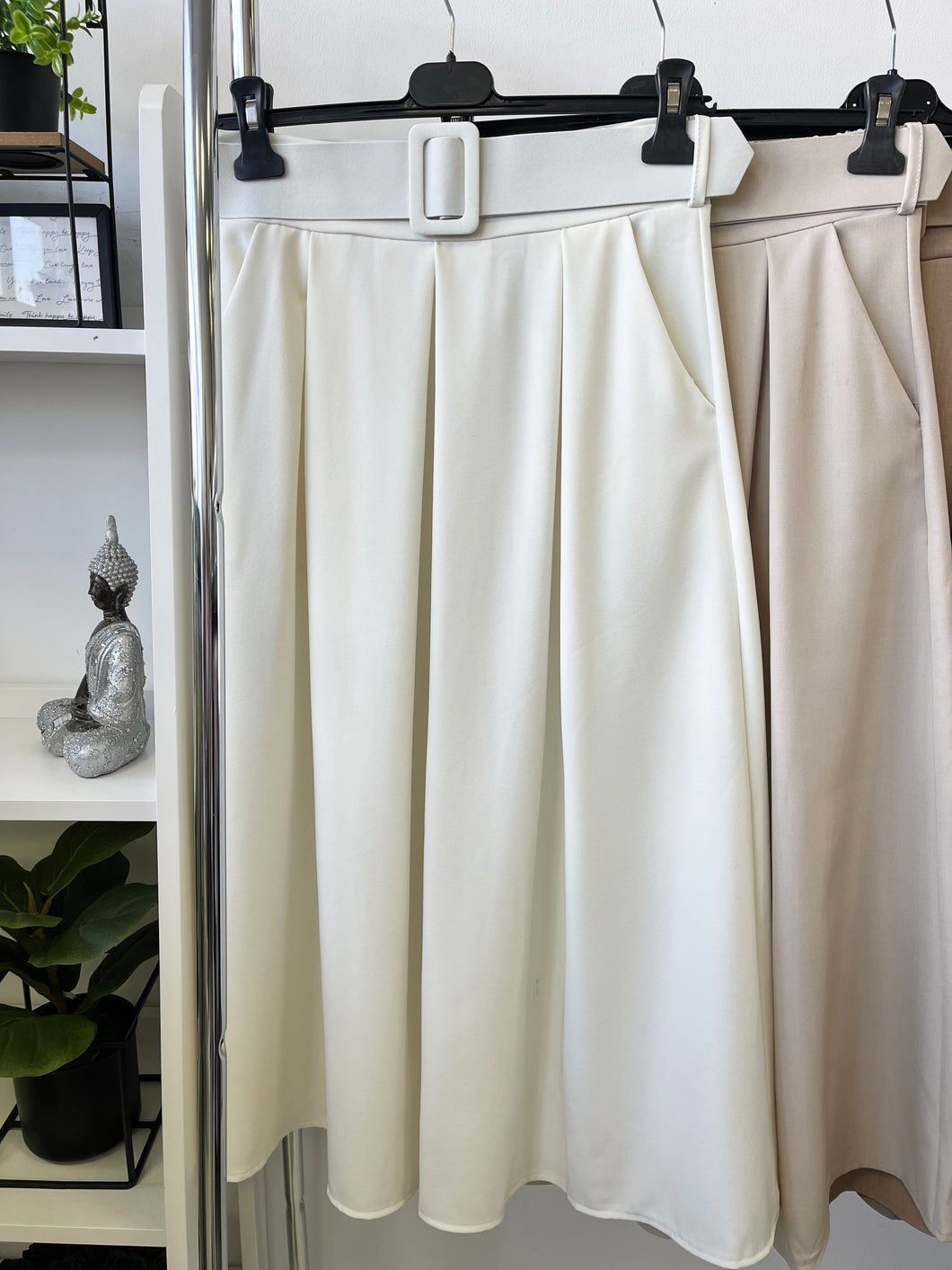 3316 DORINA öves, zsebes szoknya