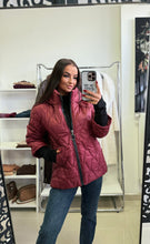 Kép betöltése a galériamegjelenítőbe: 88897 ZOÉ passzés ujjú steppelt kabát
