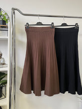 Kép betöltése a galériamegjelenítőbe: 0156 RONY kötött A vonalú midi szoknya
