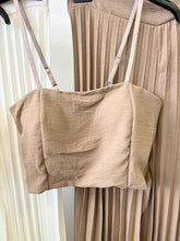 Kép betöltése a galériamegjelenítőbe: 10159 ALIANA top + pliszírozott nadrág szett
