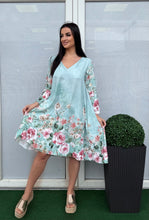 Kép betöltése a galériamegjelenítőbe: 10659 VIRÁG mintás V nyakú ruha
