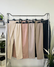 Kép betöltése a galériamegjelenítőbe: 90342 IRIS átlapolt nadrág övvel
