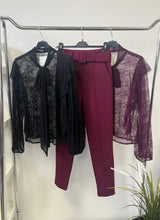 Kép betöltése a galériamegjelenítőbe: 4695 MERCY kötős nyakú csipke blúz
