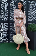 Kép betöltése a galériamegjelenítőbe: 36887 KIARA barna mintás muszlin ruha
