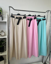 Kép betöltése a galériamegjelenítőbe: 33206 MIA bőszárú nadrág
