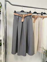 Kép betöltése a galériamegjelenítőbe: 7755 VICTORIA zsebes hosszú szoknya
