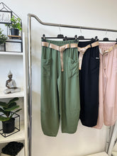 Kép betöltése a galériamegjelenítőbe: 24053 GABY bőszárú zsebes nadrág
