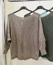 Kép betöltése a galériamegjelenítőbe: 1236 SZATĖN szalagos csillogós felső
