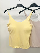 Kép betöltése a galériamegjelenítőbe: 5037 IZZY spagetti pántos top
