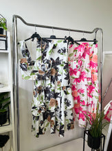 Kép betöltése a galériamegjelenítőbe: 7223 MARGARITA virág mintás szett kistáskával
