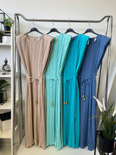 Kép betöltése a galériamegjelenítőbe: 57360 DORINA pliszírozott ruha
