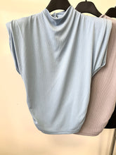 Kép betöltése a galériamegjelenítőbe: 36896 RIKKY oldalt húzott felső válltöméssel
