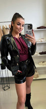 Kép betöltése a galériamegjelenítőbe: 19107 EMMA fényes műbőr blézer

