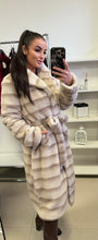 Kép betöltése a galériamegjelenítőbe: 9119 LIVIA csíkos nerc hatású műszőr bunda
