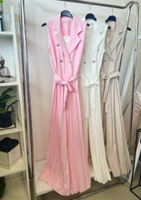 Kép betöltése a galériamegjelenítőbe: 90379 BLANCA gombos pliszírozott szárú overál
