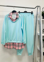 Kép betöltése a galériamegjelenítőbe: 38275 STATION jogging kockás ing betéttel
