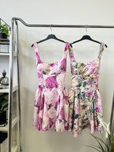 Kép betöltése a galériamegjelenítőbe: 231155 CARINA virágos miniruha
