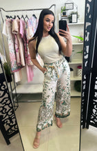 Kép betöltése a galériamegjelenítőbe: 13052 TRIANA levél mintás vászon nadrág
