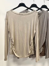 Kép betöltése a galériamegjelenítőbe: 65154 DETTY csipkés csónak nyakú felső
