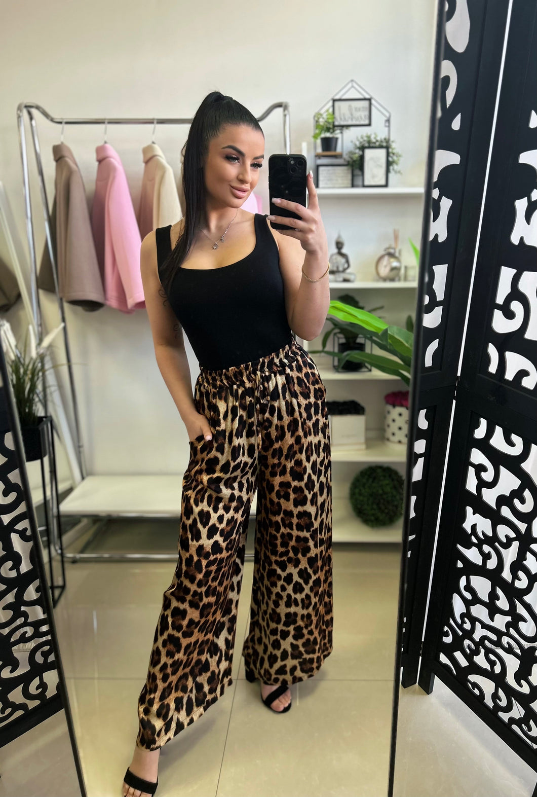 7023 JULIE leopárd mintás szatén nadrág