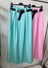 Kép betöltése a galériamegjelenítőbe: 33206 MIA bőszárú nadrág
