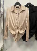 Kép betöltése a galériamegjelenítőbe: 7988 GIGI szatén blúz basic színek
