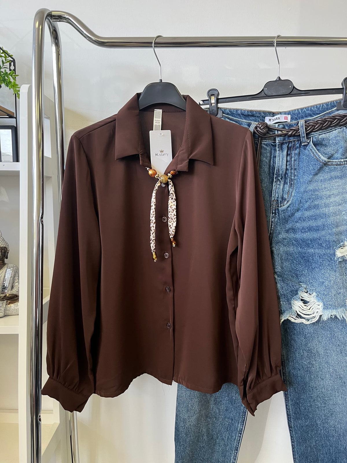 38776 HOLLY blúz szatén nyaklánccal