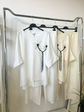 Kép betöltése a galériamegjelenítőbe: 6338-1052 LISSA szett virág dísszel
