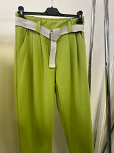 Kép betöltése a galériamegjelenítőbe: 52693 GINA gombos szárú nadrág/csíkos övvel
