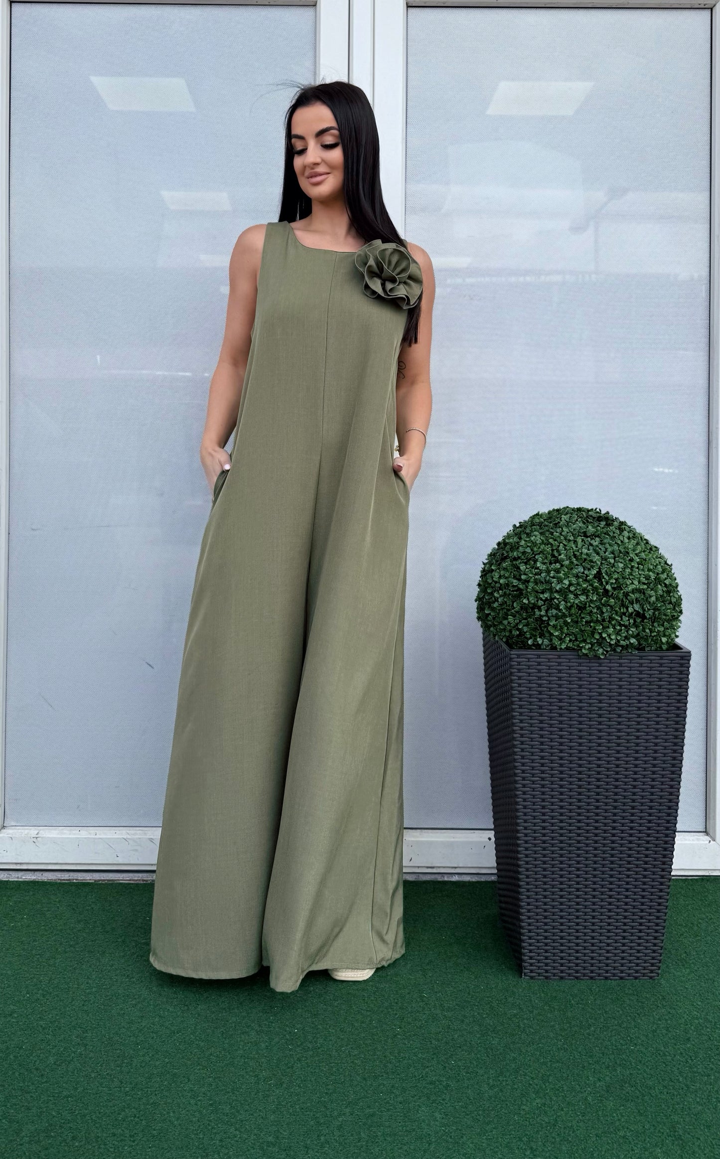 58087 LIDIA zsebes extra bőszárú overál brossal