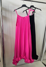 Kép betöltése a galériamegjelenítőbe: 2912 LOLA pliszírozott ruha
