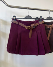 Kép betöltése a galériamegjelenítőbe: 18809 DENISA öves rakott szoknya/sort
