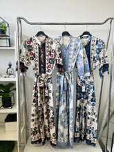 Kép betöltése a galériamegjelenítőbe: 4844 FRANNY mintás vászon ruha
