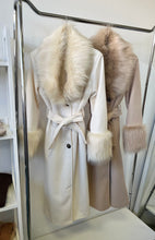 Kép betöltése a galériamegjelenítőbe: 90412 TAMARA szövetkabát műszőrmével
