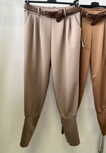 Kép betöltése a galériamegjelenítőbe: 21336 HELLA öves passzés nadrág
