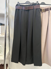 Kép betöltése a galériamegjelenítőbe: 52159 MAYA bőszárú nadrág övvel
